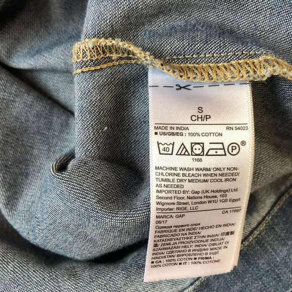 Gap Denim Bell-Sleeve Denim Top - Picture 6 of 6